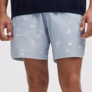 Lululemon - Men’s S - Light Blue/white Floral - ABC Woven Air Pull-on Shorts 7”